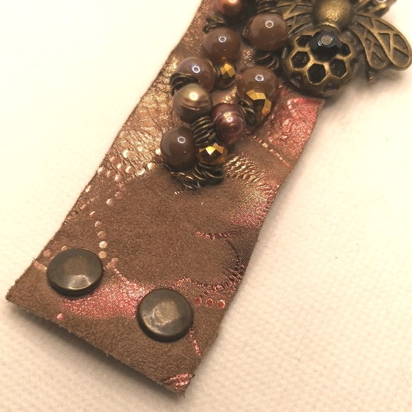 Bee and bead suede cuff - Picture 3 of 7